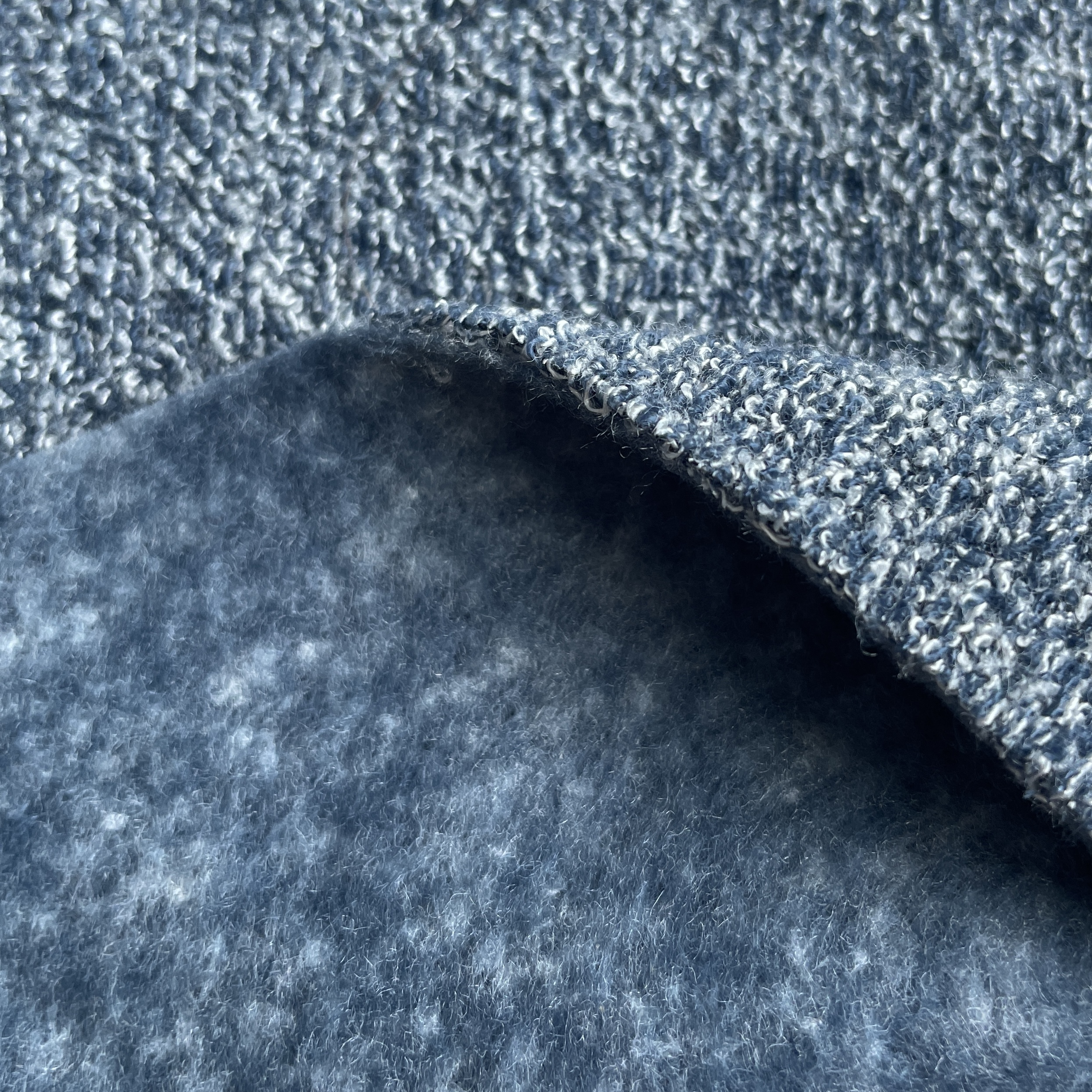 ऊन एक तरफ