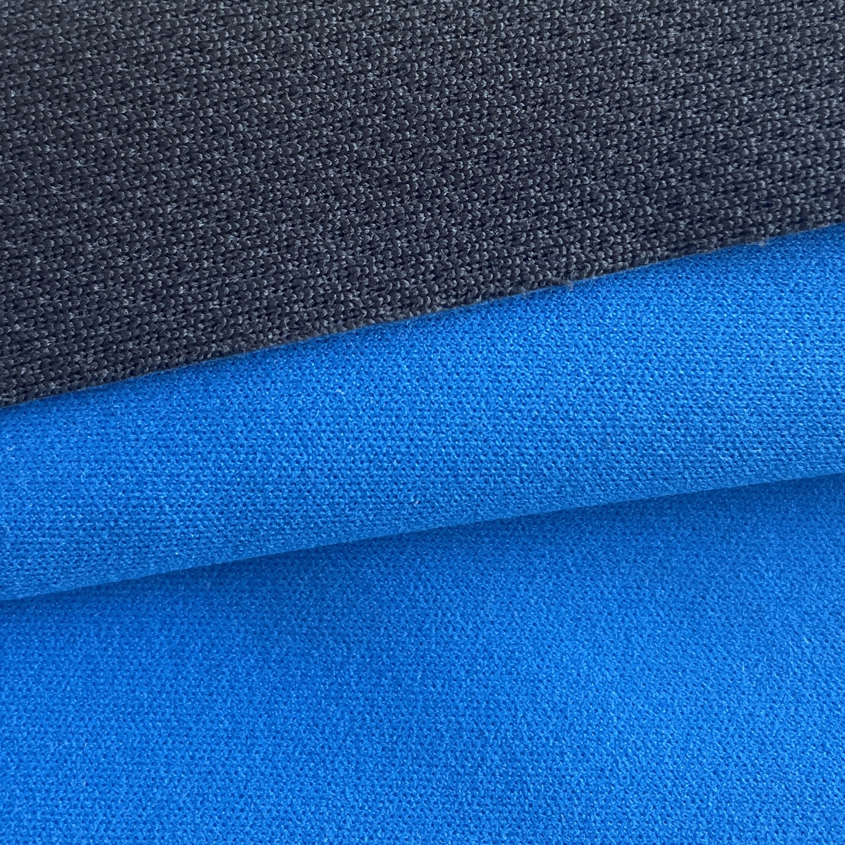 探索时尚环保服饰：100% 再生聚酯纤维