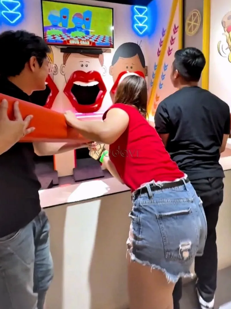 Toss balls with chopsticks in Crub crabs room