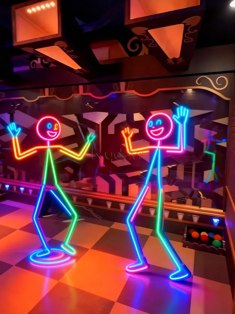 Throwing challenge falling balls game for arenas