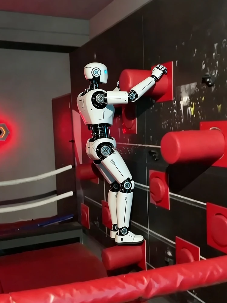 Gioco interattivo di arrampicata su roccia per bambini