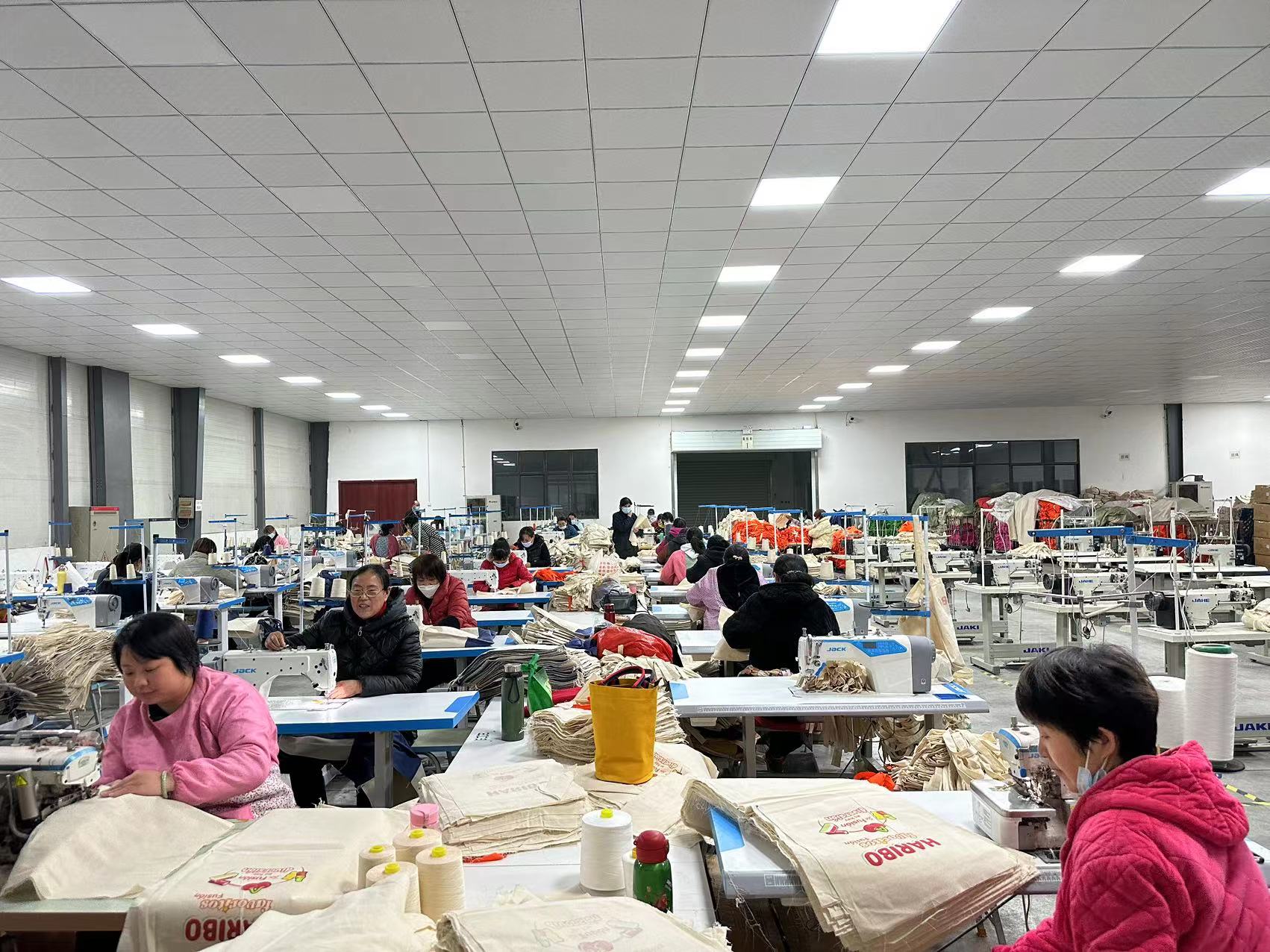 How to Evaluate Cosmetic Bag Manufacturers A Practical Guide for Brand Buyers