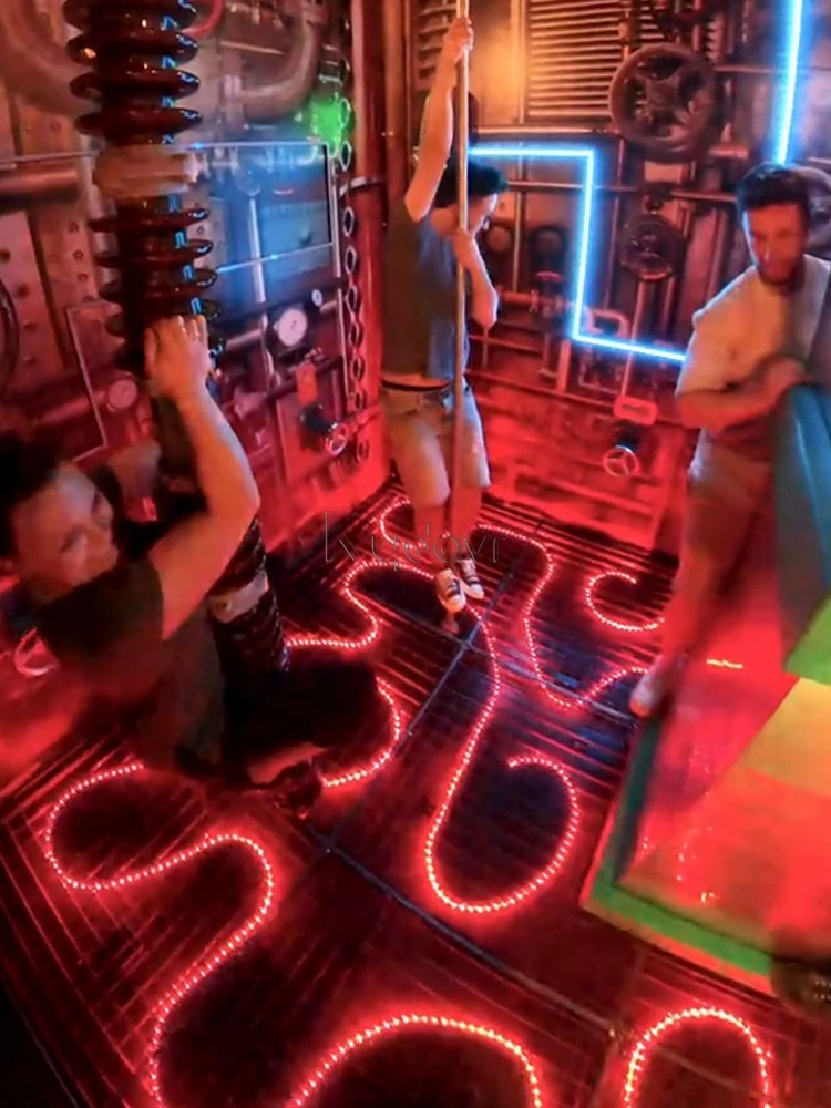 Indoor multiplayer puzzle challenge