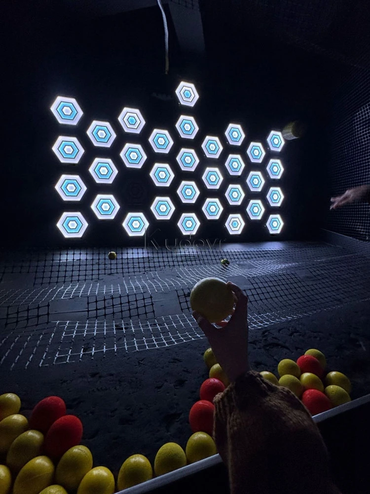 Trendige Spielhallen-Arena-Wurfspiel-Herausforderung