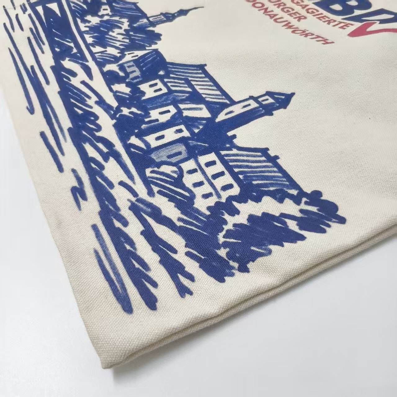 Shopping bag print detail