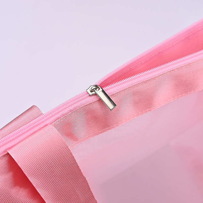 Shopping bag zipper and binding detail
