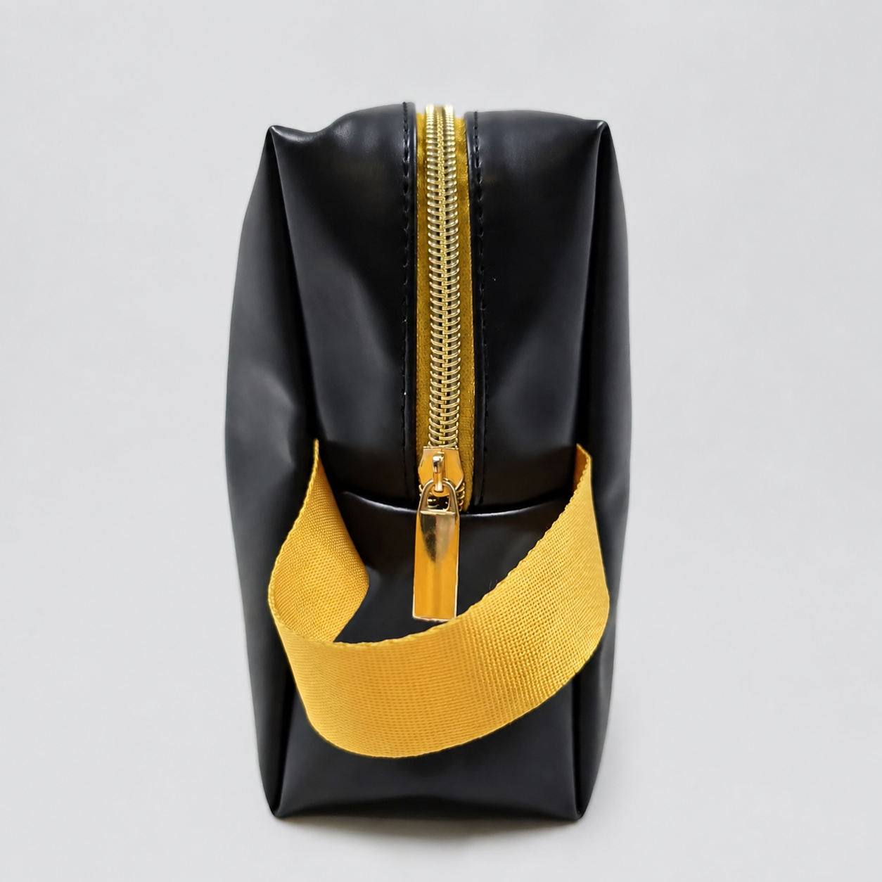 Trousse de toilette en PU noir avec fermeture éclair et poignée latérale