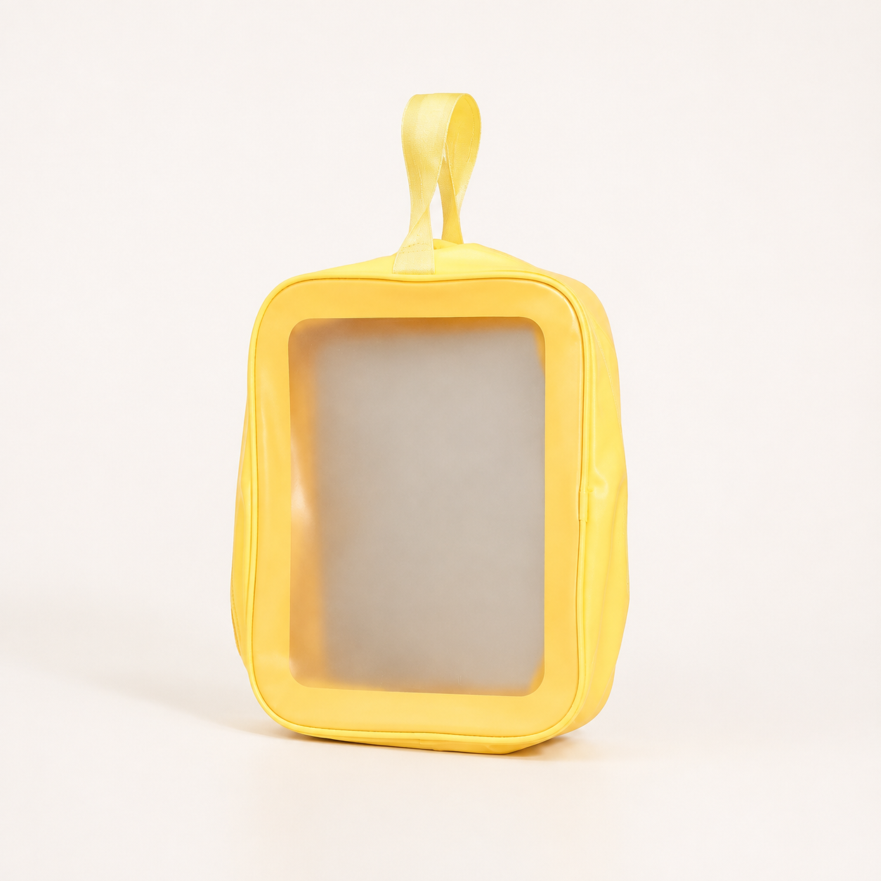 Sachet d'échantillon transparent jaune préparé pour examen d'approbation